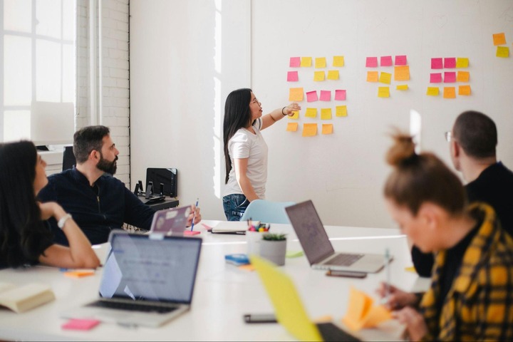 Ce este HubSpot Revenue Operations (RevOps)? Ghid pentru IMM-uri